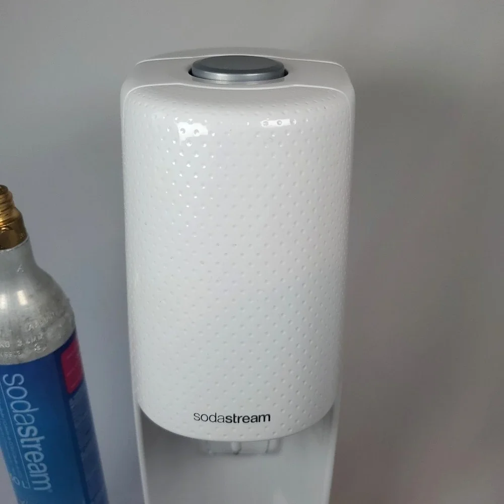 SodaStream Fizzi SPT-001 Sparkling Water Machine White and Chrome + CO2 Canister